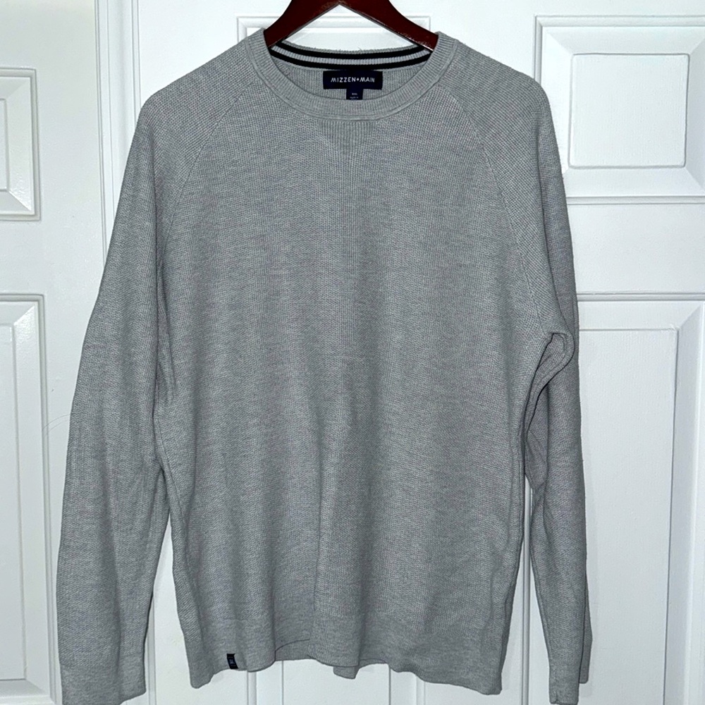 Mizzen & Main men’s grey sweater